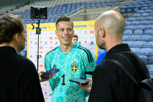goalkeeper Leopold Wahlstedt of Sweden