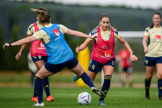 Felicia Saving of the Swedish women's football national team at a training session