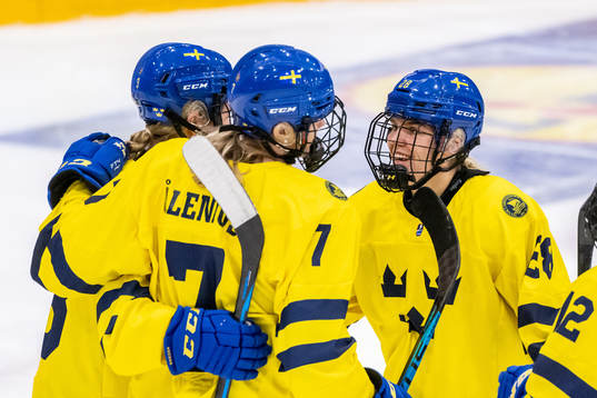 Mira Jungåker of Sweden celebrate with Maja Ålenius and