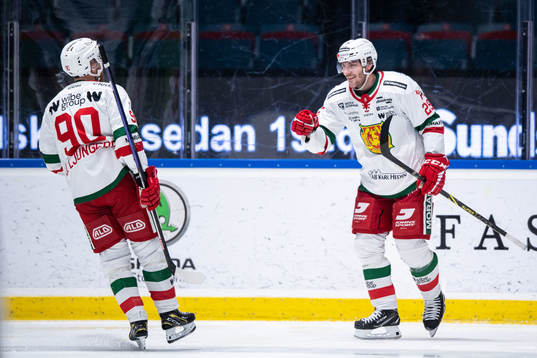 Moras Johan Persson jublar med Daniel Ljunggren