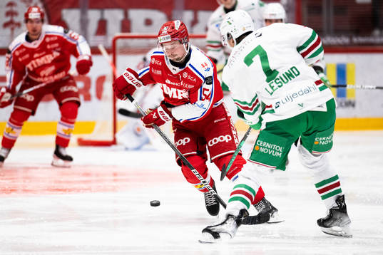 Timrås Jonathan Dahlén tycker skott från Rögles Erlend