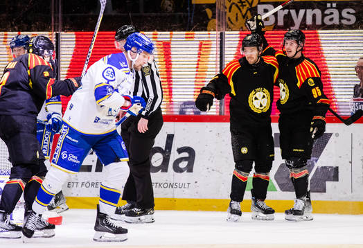 Brynäs Jacob Blomqvist och Nick Olesen jublar
