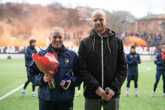 Ordförande i Balders Hage Jonathan Larsson och Emma Thölin (Balders Hages pris för årets spelare)