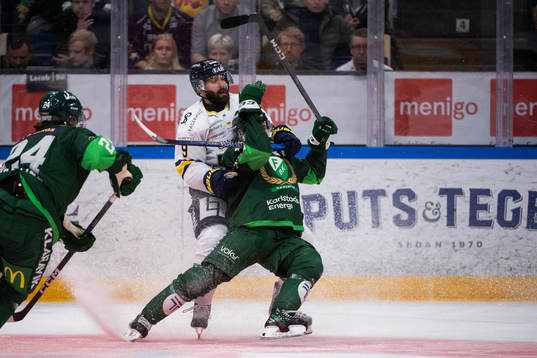 Färjestads Joel Nyström och HV71s Taylor Matson