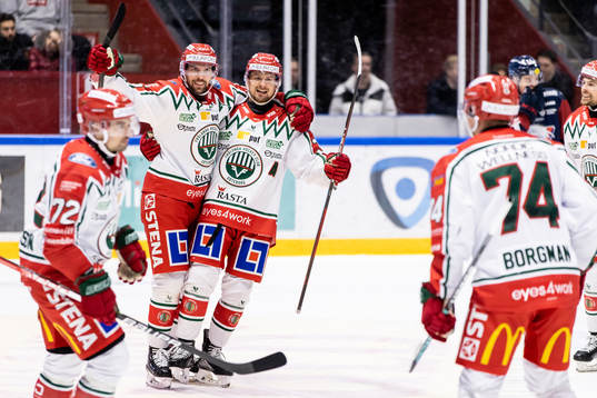 Frölundas Anders Grönlund jublar med lagkamrater