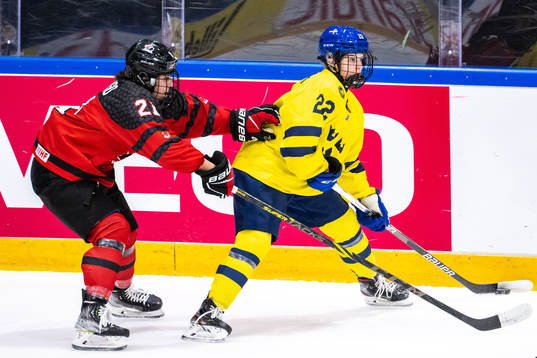Emma Venusio of Canada and Sara Lindqvist of Sweden