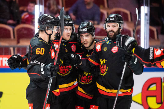 Luleås Jesper Sellgren jublar med Julius Honka, Konstantin