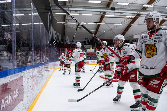 Moras spelare jublar