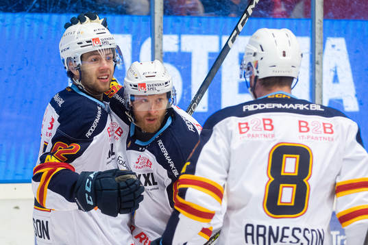 Djurgårdens Wiktor Nilsson och Linus Klasen jublar