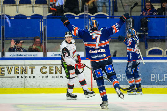 Växjös Hardy Häman Aktell jublar