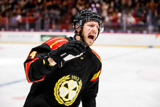 Brynäs Jacob Blomqvist jublar efetr 1-2
