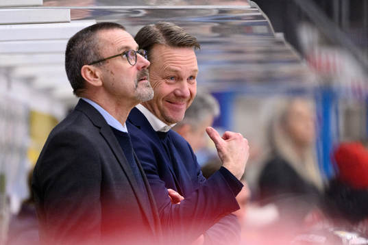 HV71s tränare Tommy Samuelsson och assisterande tränare