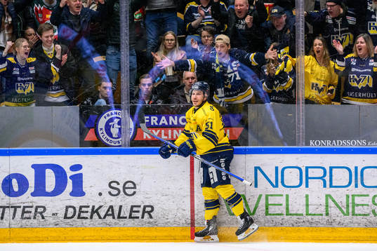 HV71s Andy Miele jublar