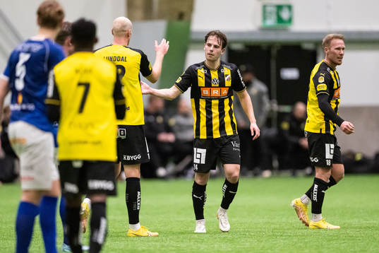 Häckens Lars Olden Larsen jublar