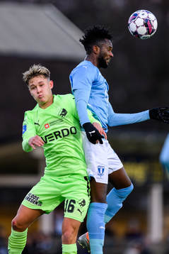 Randers Mads Enggård och Malmö FFs Malik Abubakari