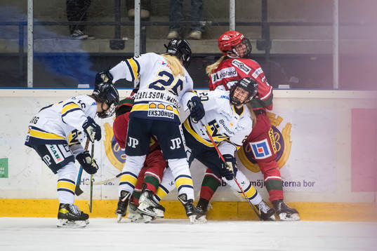 HV71s Karoline Pedersen, Nathalie Carlsson Mattila och