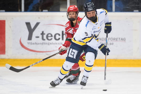 HV71s Jenna Raunio och Modos Mira Hallin