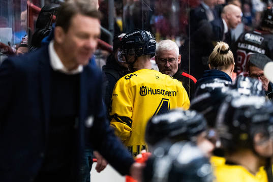 HV71s Niklas Hjalmarsson lämnar