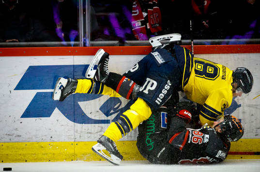 HV71s Nichlas Torp och Örebros Mathias Bromé