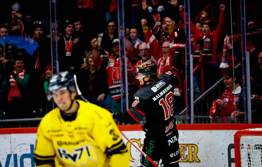 Örebros Rodrigo Abols gör 4-2 och jublar