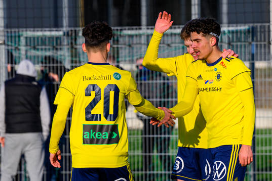 Ängelholms spelare jublar