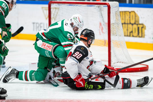 Rögles Vojtech Mozik och Malmö Redhawks Lance Bouma
