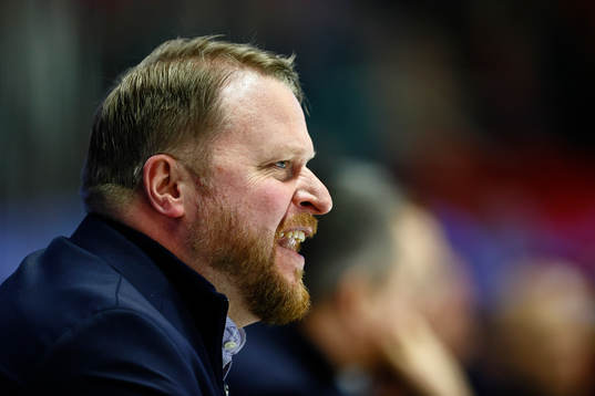 Linköpings tränare Klas Östman reagerar