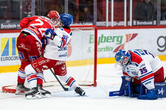Oskarshamns David Quenneville och målvakt Joe Cannata
