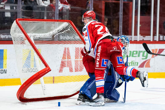 Timrås Erik Walli Walterholm och Oskarshamns målvakt Joe
