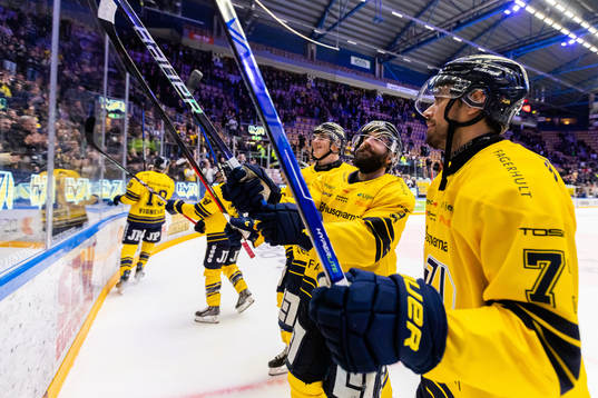 HV71s Taylor Matson och Tyler Vesel jublar