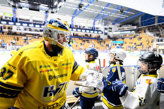 HV71s målvakt Jonas Gunnarsson innan ishockeymatchen i SHL