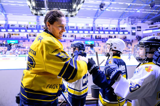 HV71s Fredrik Forsberg innan ishockeymatchen i SHL mellan