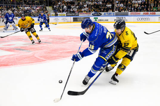 Leksands Patrik Noren och HV71s Andy Miele