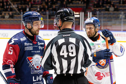 Linköpings Oscar Fantenberg och Växjös Lukas Bengtsson i