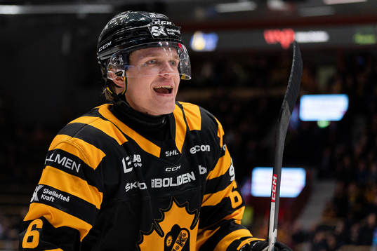 Skellefteås Måns Forsfjäll jublar