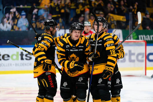 Skellefteås Måns Forsfjäll jublar