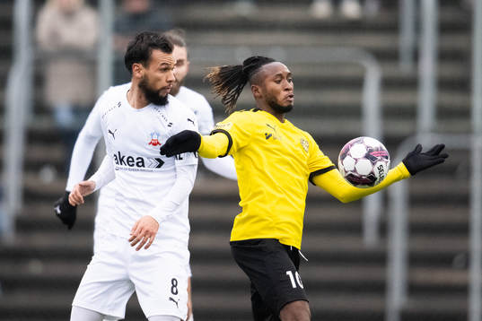 Helsingborgs Sumar Almadjed och Mjällbys Mamudu Moro