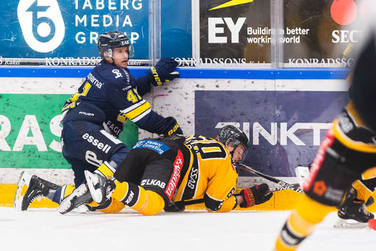 HV71s Chad Billins och Luleås Julius Honka