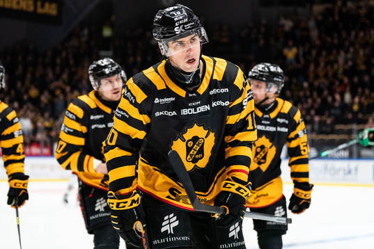 Skellefteås Joakim Lindström jublar