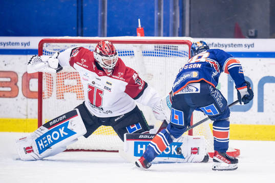 Örebros målvakt Jonas Arntzen när Växjös Hugo