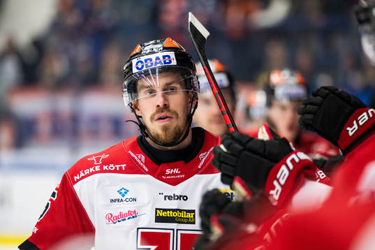 Örebros Elias Pettersson jublar