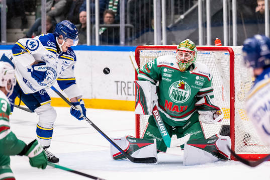 Leksands Carter Ashton oroar mot Rögles målvakt