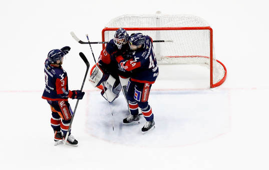 Linköpings Linus Hultström, målvakt Marcus Högberg och