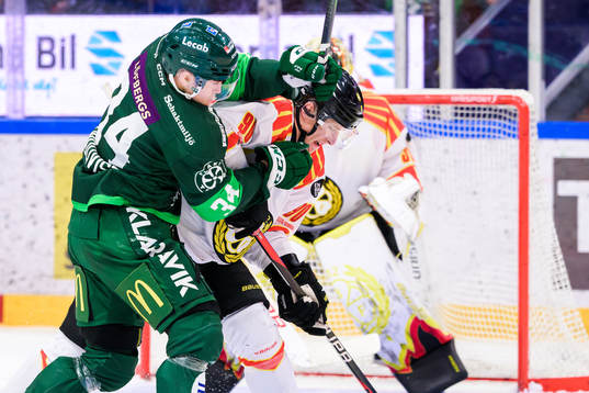 Färjestads Michael Lindqvist och Brynäs David Sklenicka