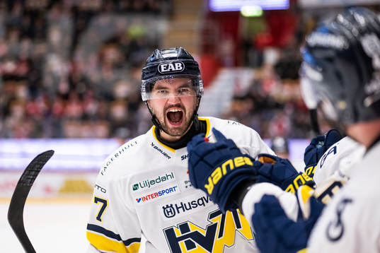 HV71s Oliwer Kaski jublar
