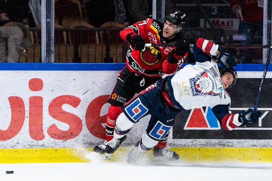 Luleås Konstantin Komarek och Linköpings Jesper Pettersson