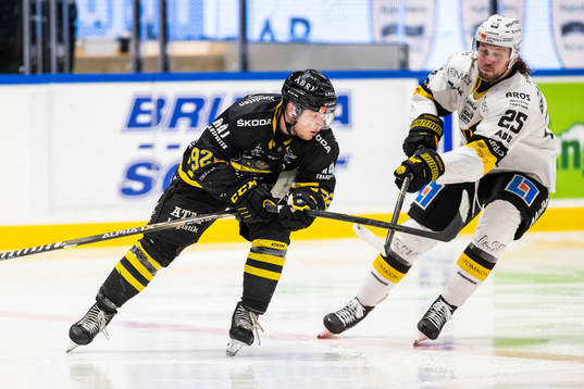 AIKs Zion Nybeck och Västerås Marcus Bergman