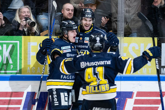 HV71s Emil Andrae jublar