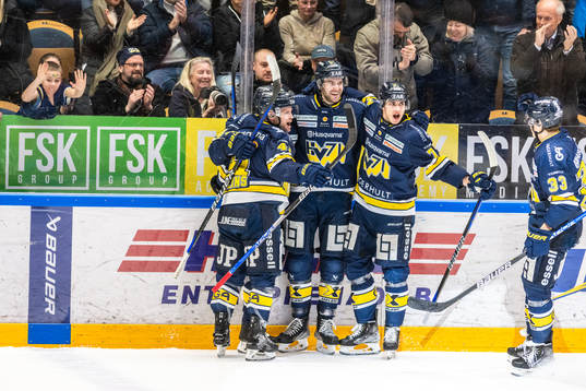 HV71s Emil Andrae jublar