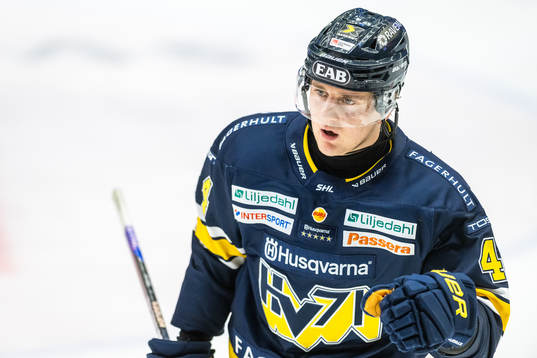 HV71s Emil Andrae jublar